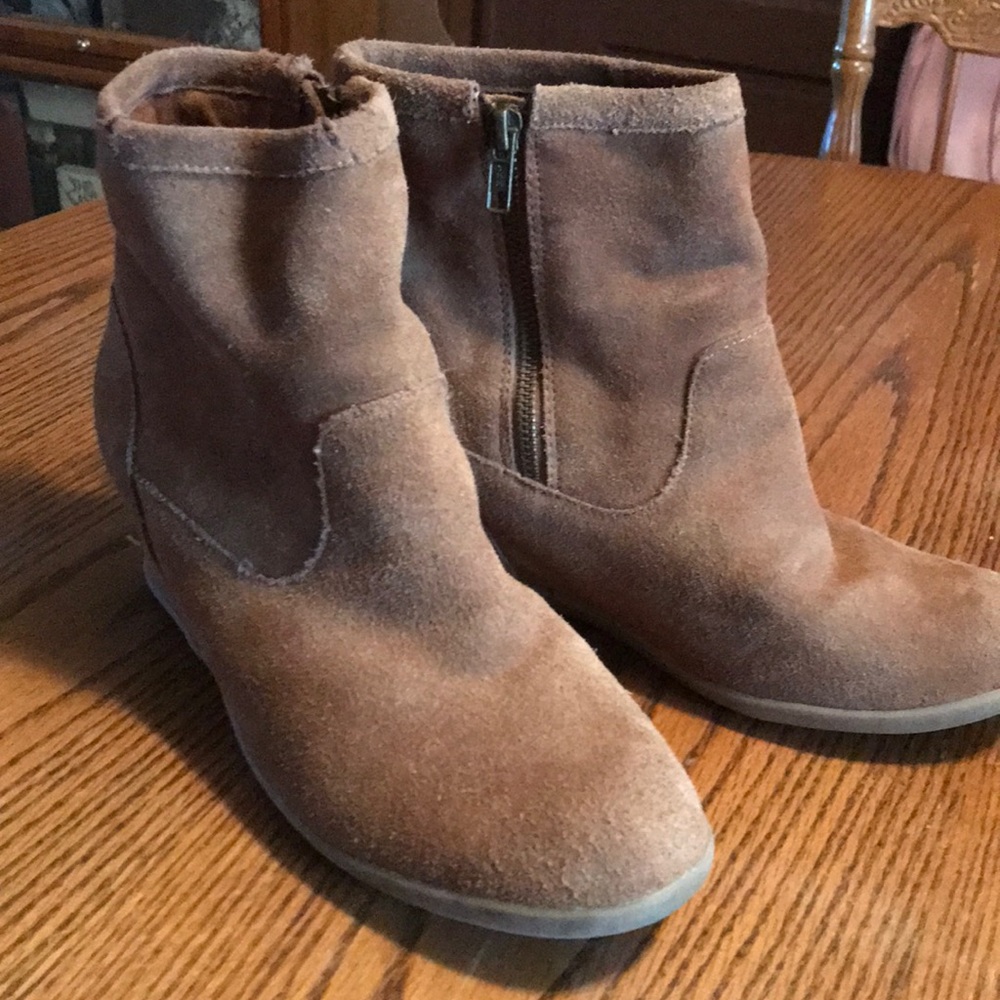 Minnetonka Wedge suede booties Size 9.5‎